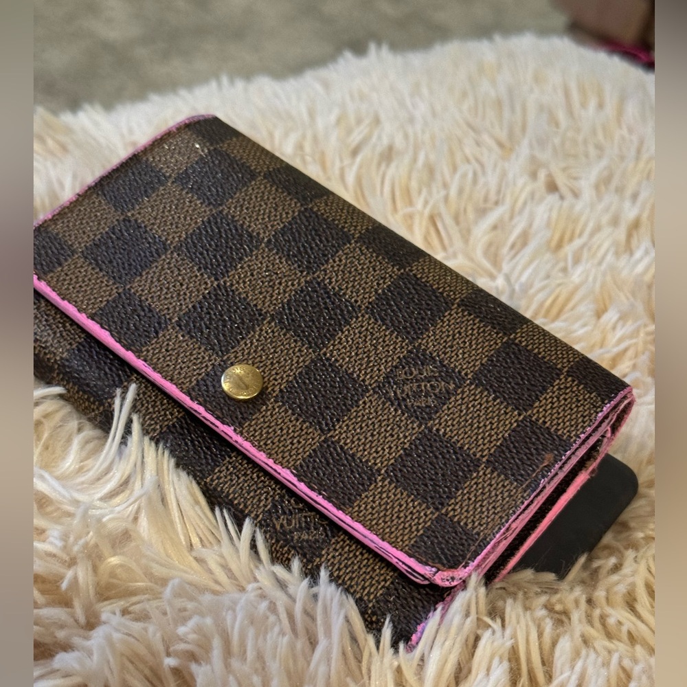 Hand painted LV wallets. 2 separate - Picture 13 of 16
